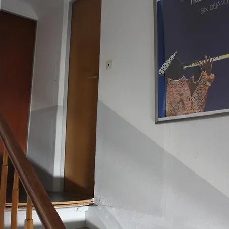 Beautiful Loft Near And Danube شقة *